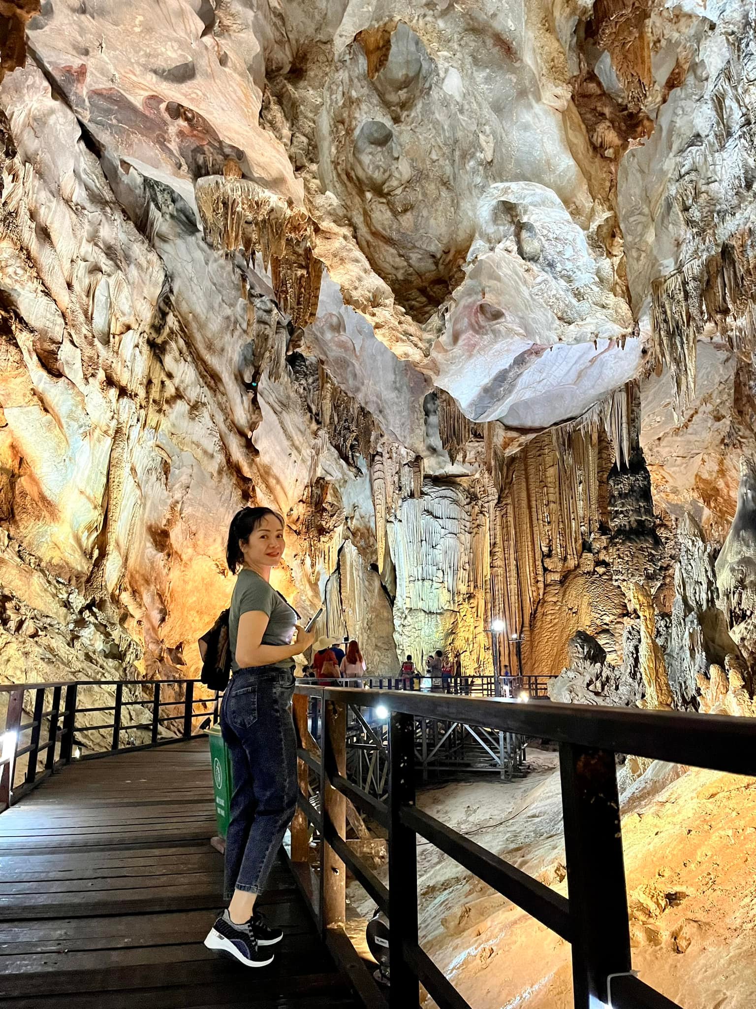 Hồ Hải Duyên Thu Hiền Riori