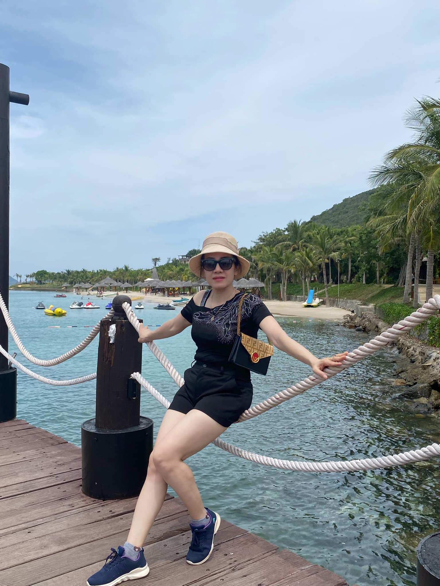 Giày thể thao cô chủ Shop Thu Hiền RIORI