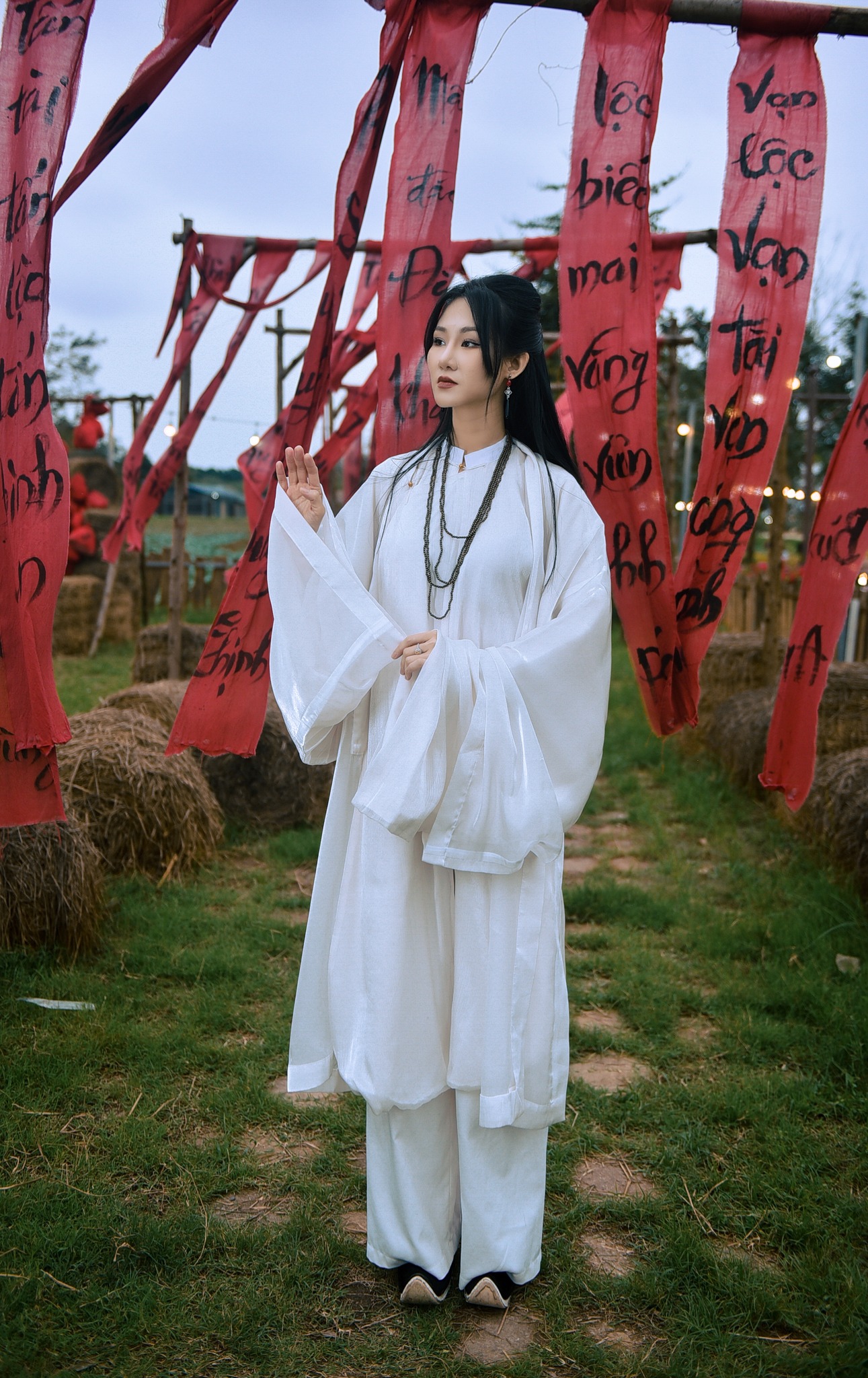 Đôi giày của chị Lan Anh (Yuki) - Roi da của chị Hương Quỳnh