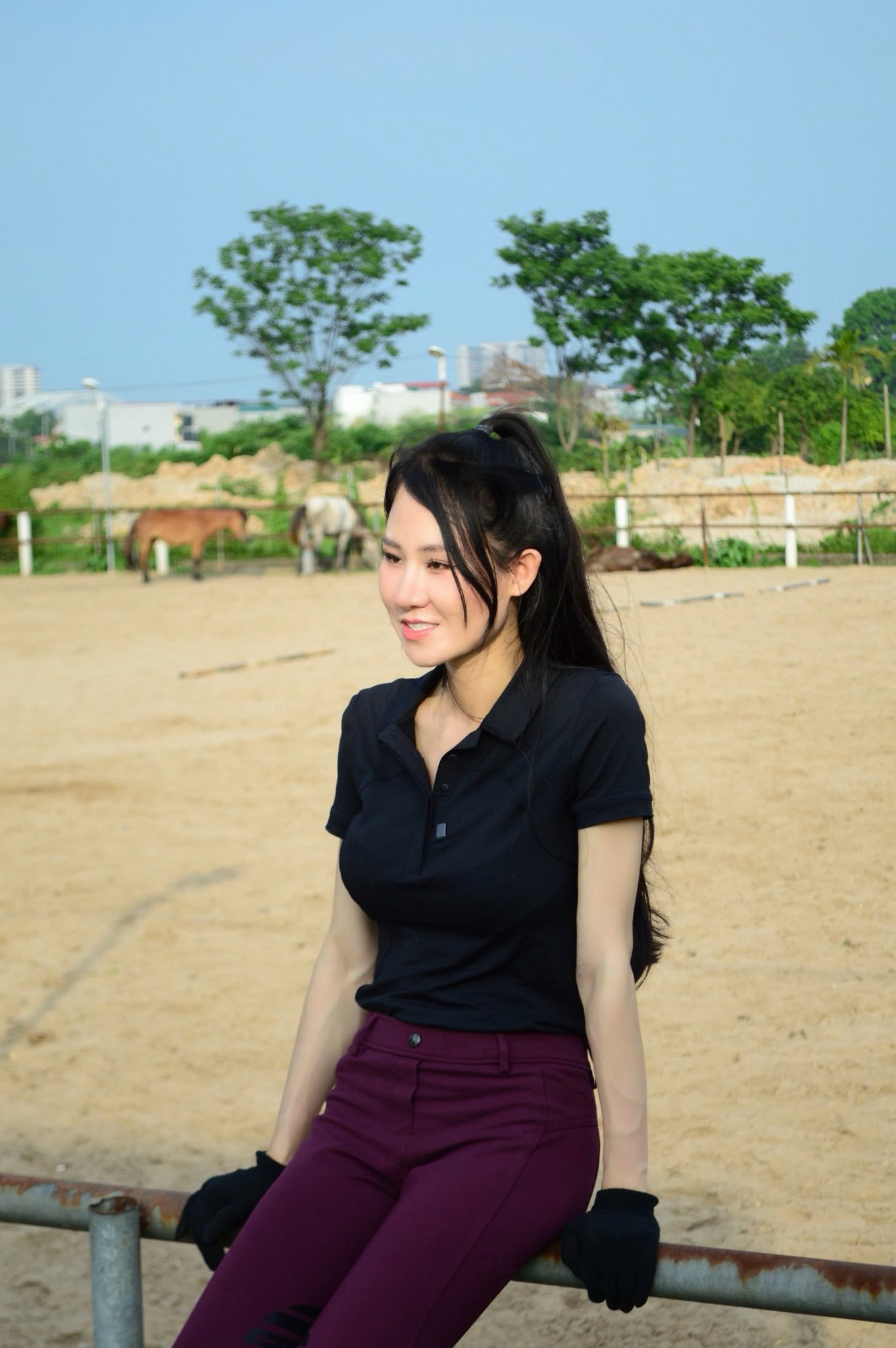 Đôi giày của chị Lan Anh (Yuki) - Roi da của chị Hương Quỳnh