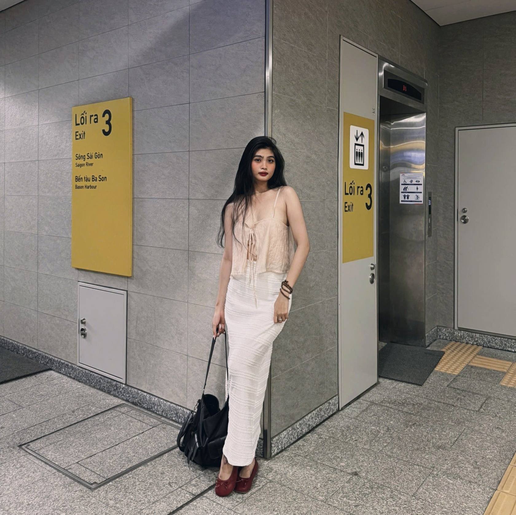 Đôi giày chị Phương Anh  (Annie)