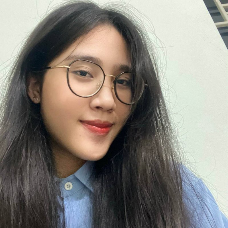 Đôi giày chị Trang Nhung và chị Mai Chi